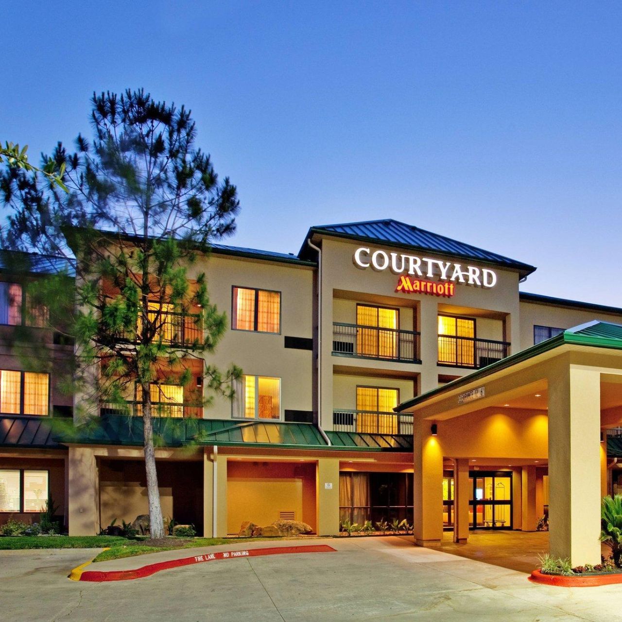 Contemporary Hotel in The Woodlands, Texas