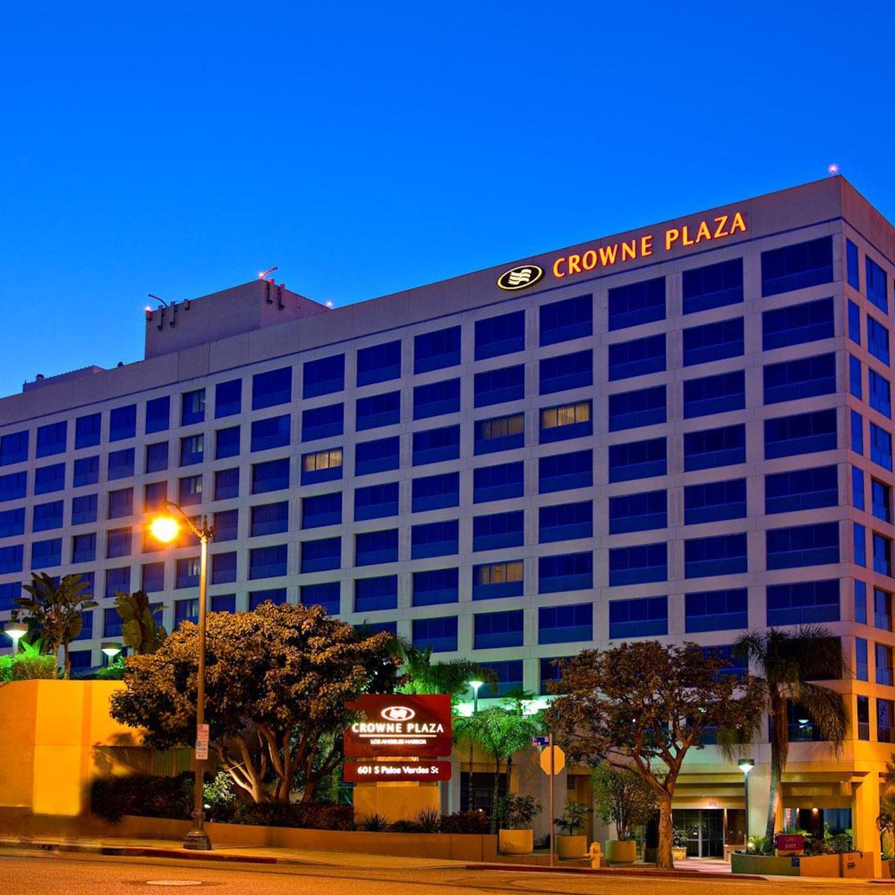 Crowne Plaza LOS ANGELES HARBOR HOTEL - Los Angeles chez HRS avec services  gratuits