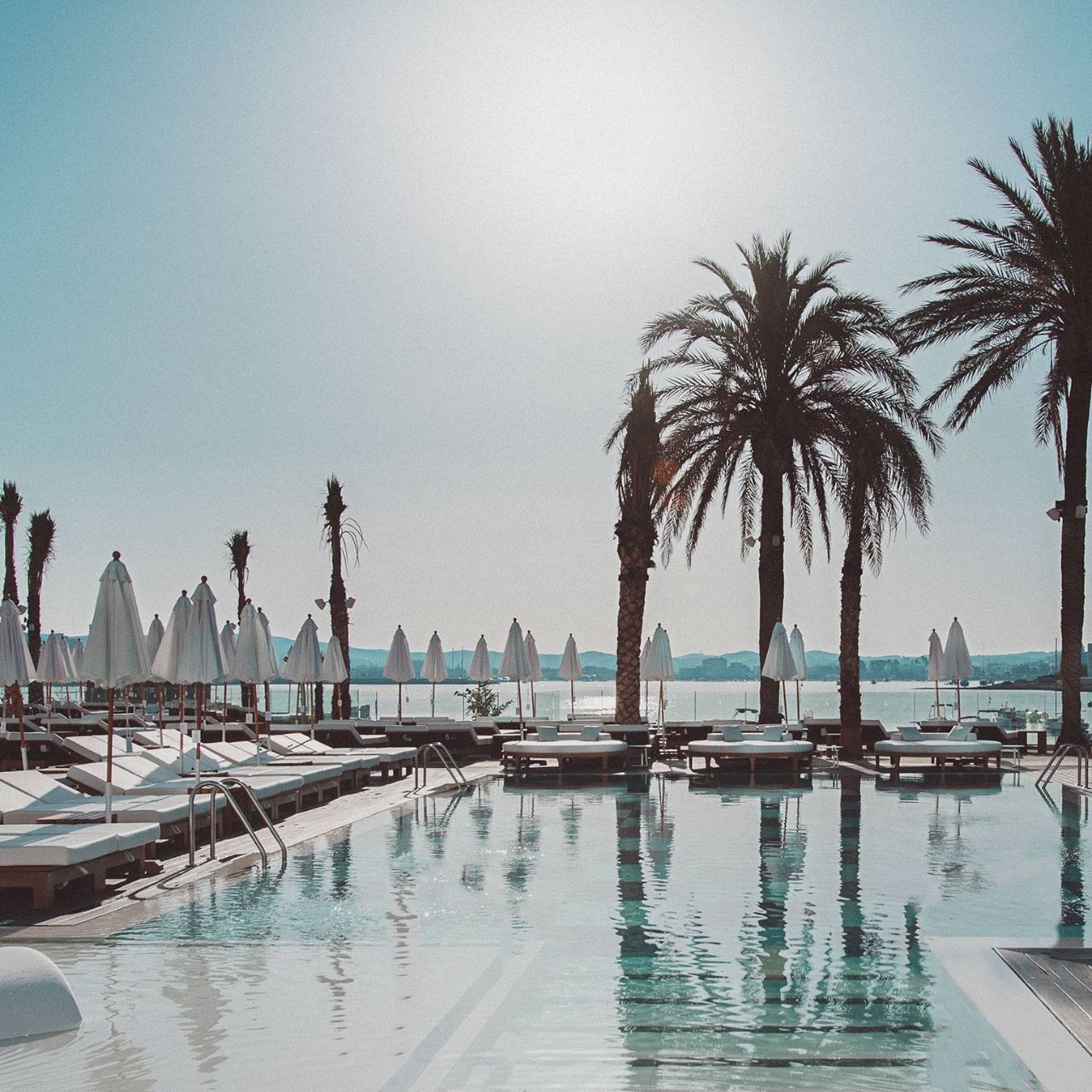 Amàre Beach Hotel Ibiza - Sant Antoni de Portmany chez HRS avec services  gratuits