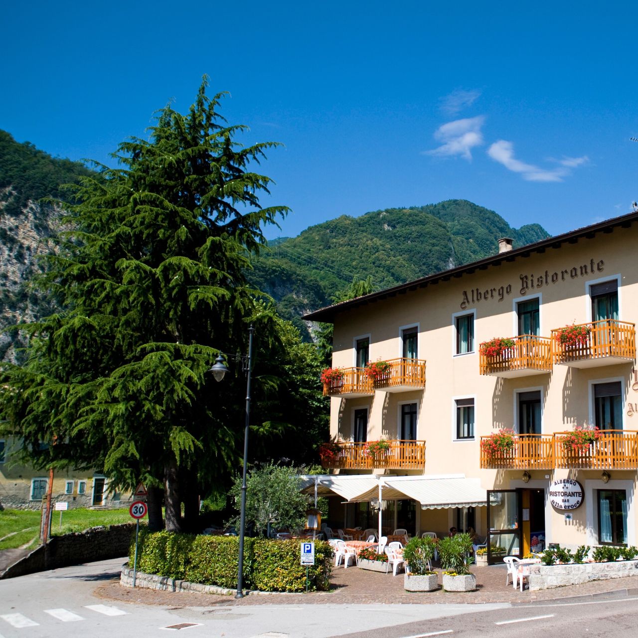 Hotel Antica Croce - Tenno - HOTEL INFO