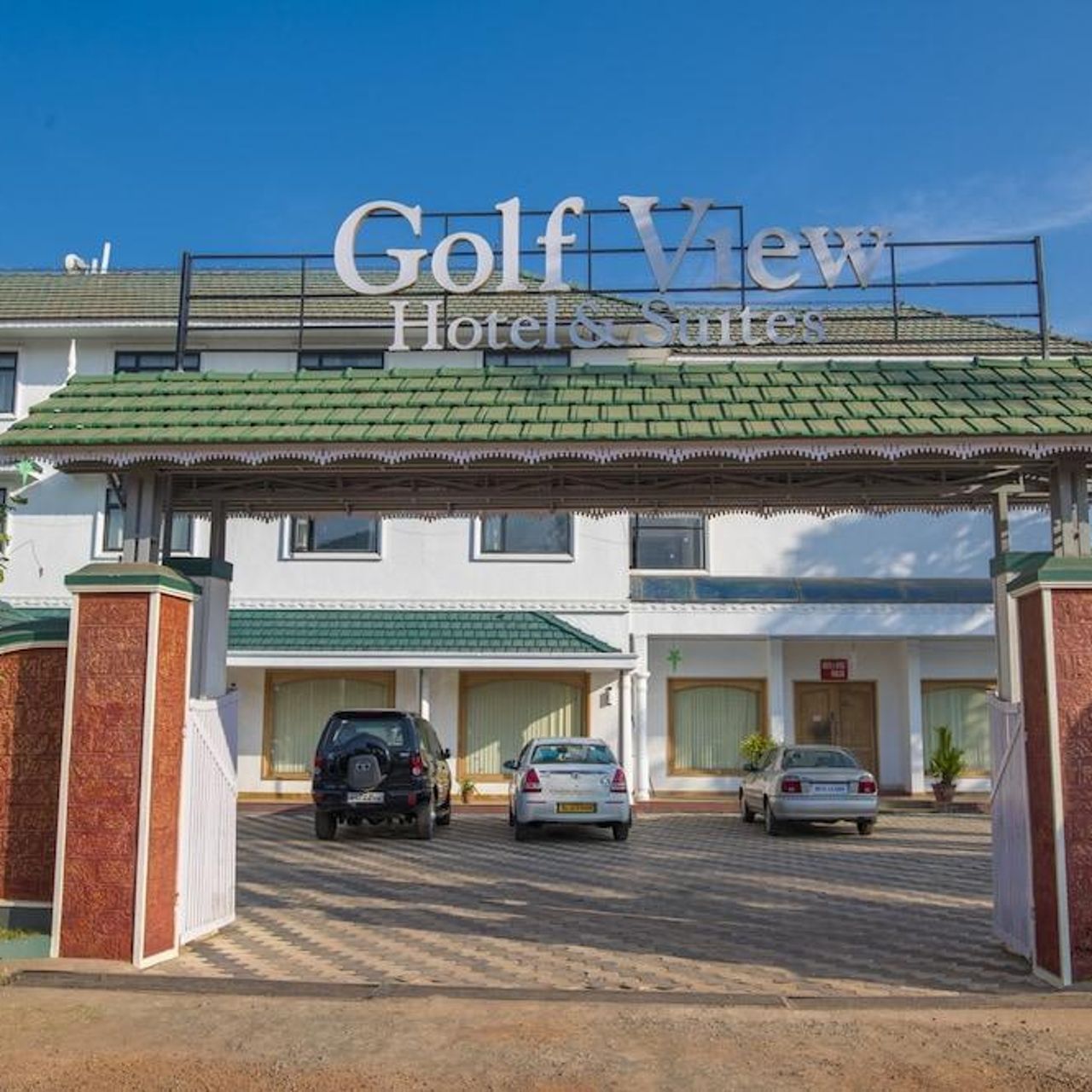 Book Hotel Golf View Suites in Gurgaon on Brevistay | Hotel in Gurgaon