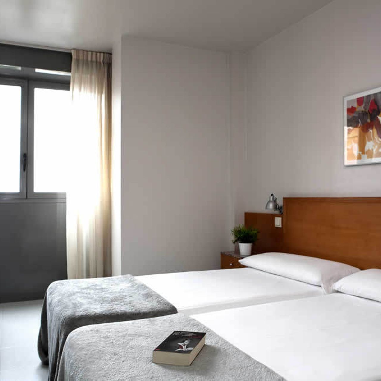 Hotel HOSTAL LAMI - Esplugues de Llobregat - HOTEL INFO
