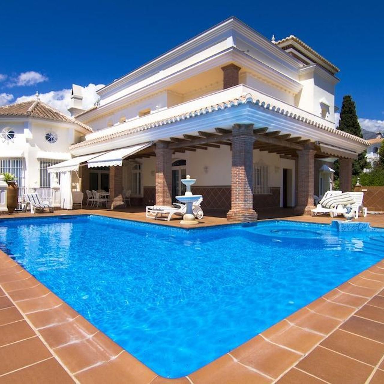 Hotel Villa Pergola Luxury B&B - Nerja chez HRS avec services gratuits