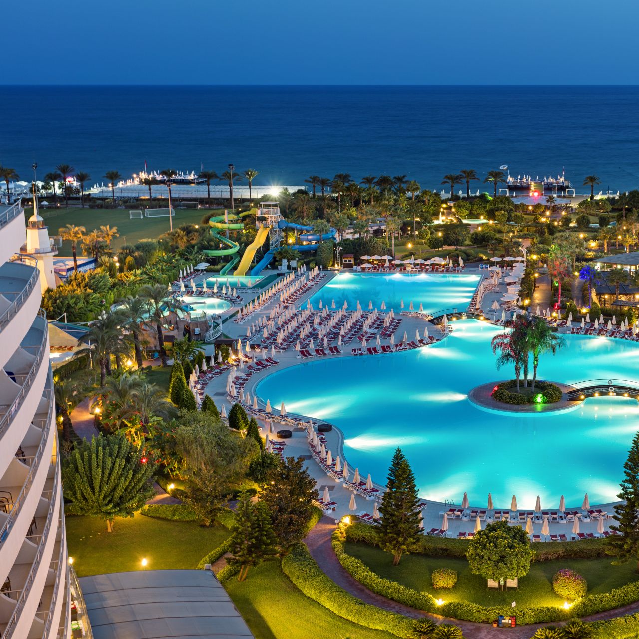 Miracle resort top
