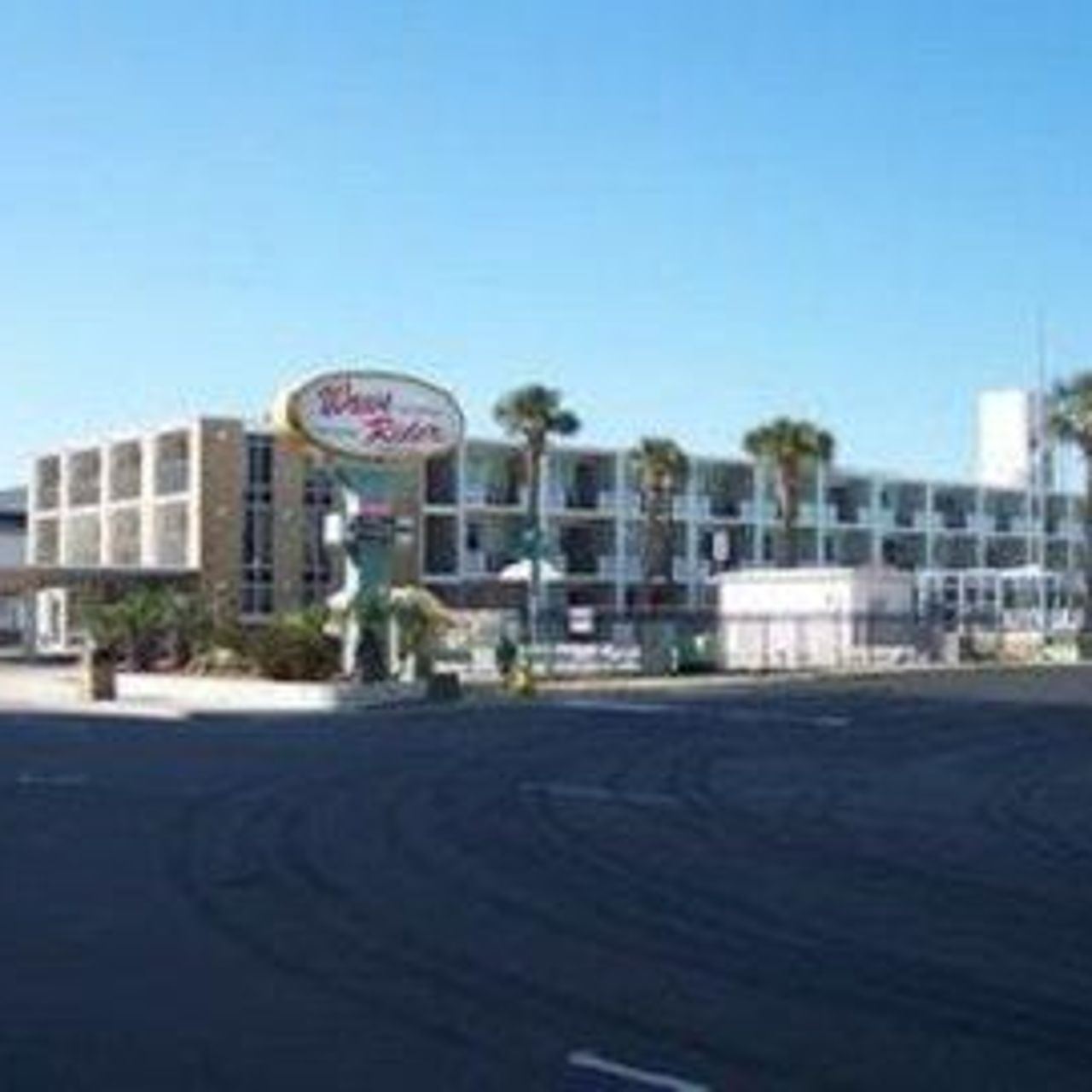 Wave rider hotel shop