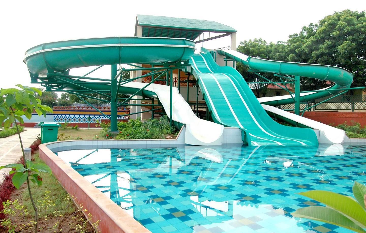 Hotel Holiday Village Resorts (Gandhidham )