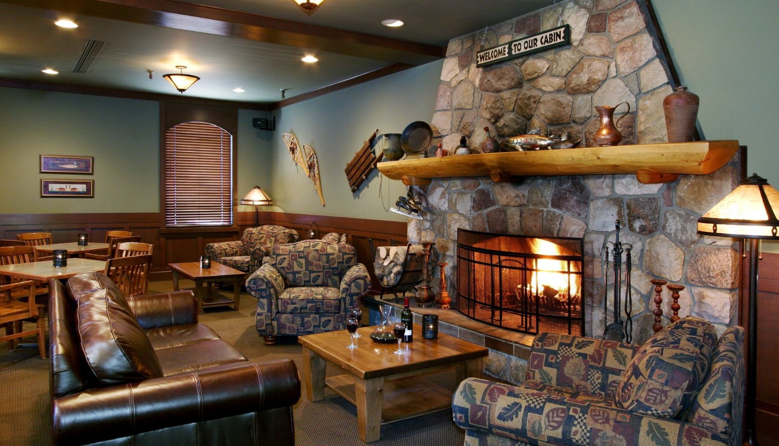 Bar - Marmot Lodge