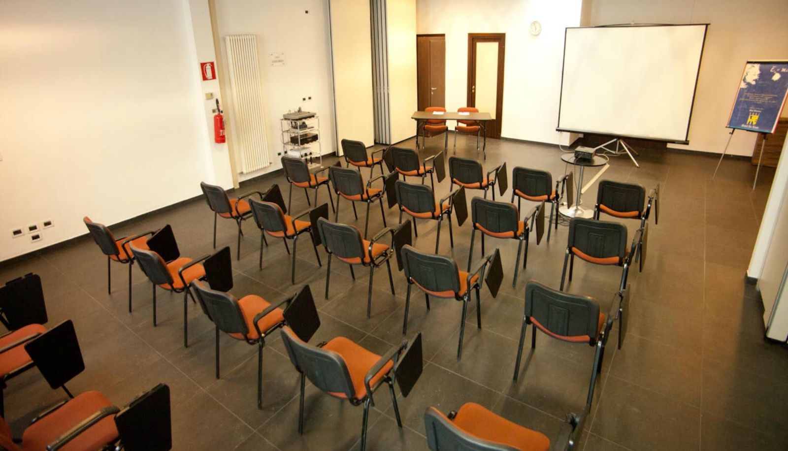 Sala de reuniones - HOTEL RE ENZO