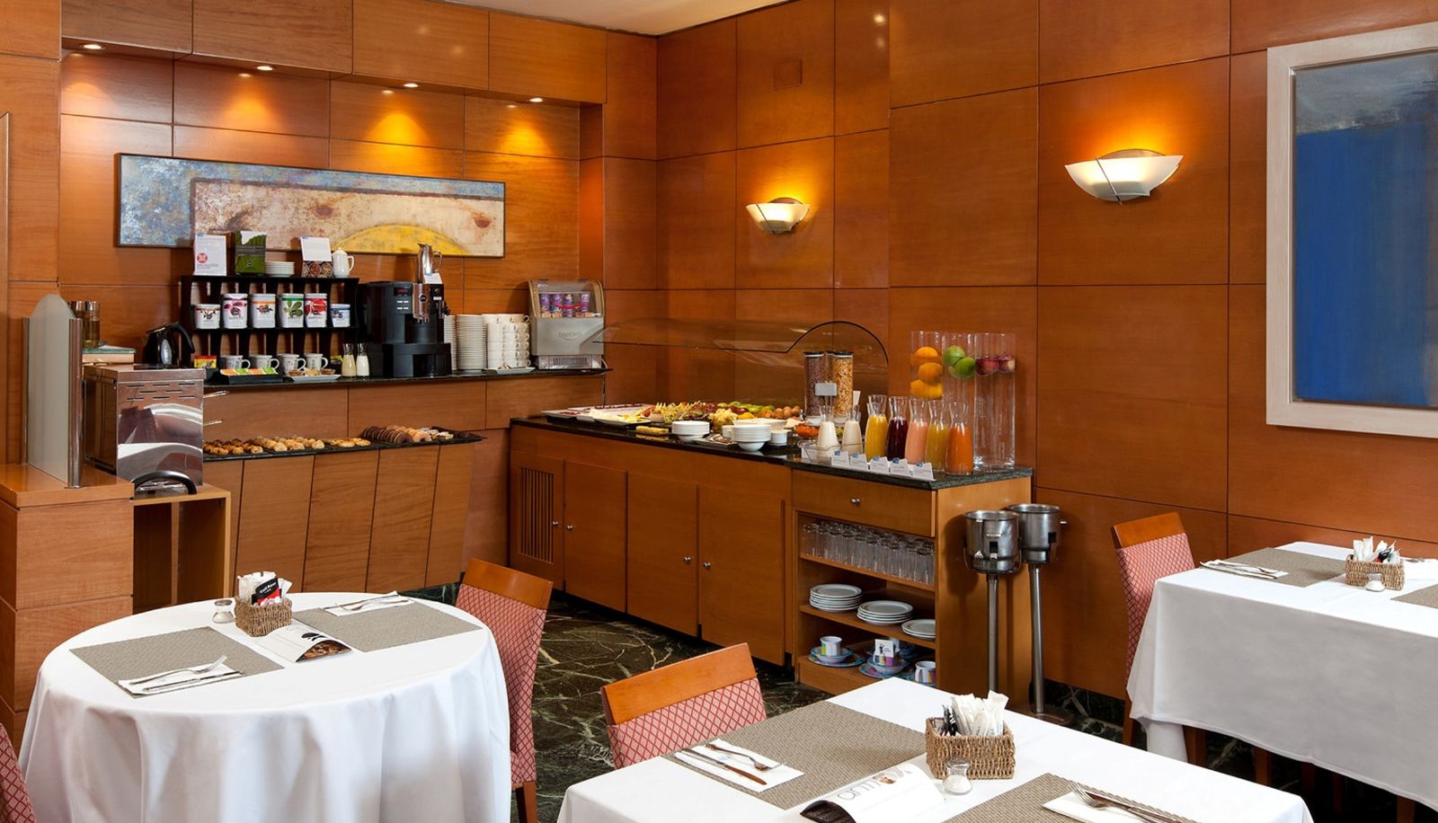 Sala prima colazione all'interno del ristorante - NH Madrid Chamberi