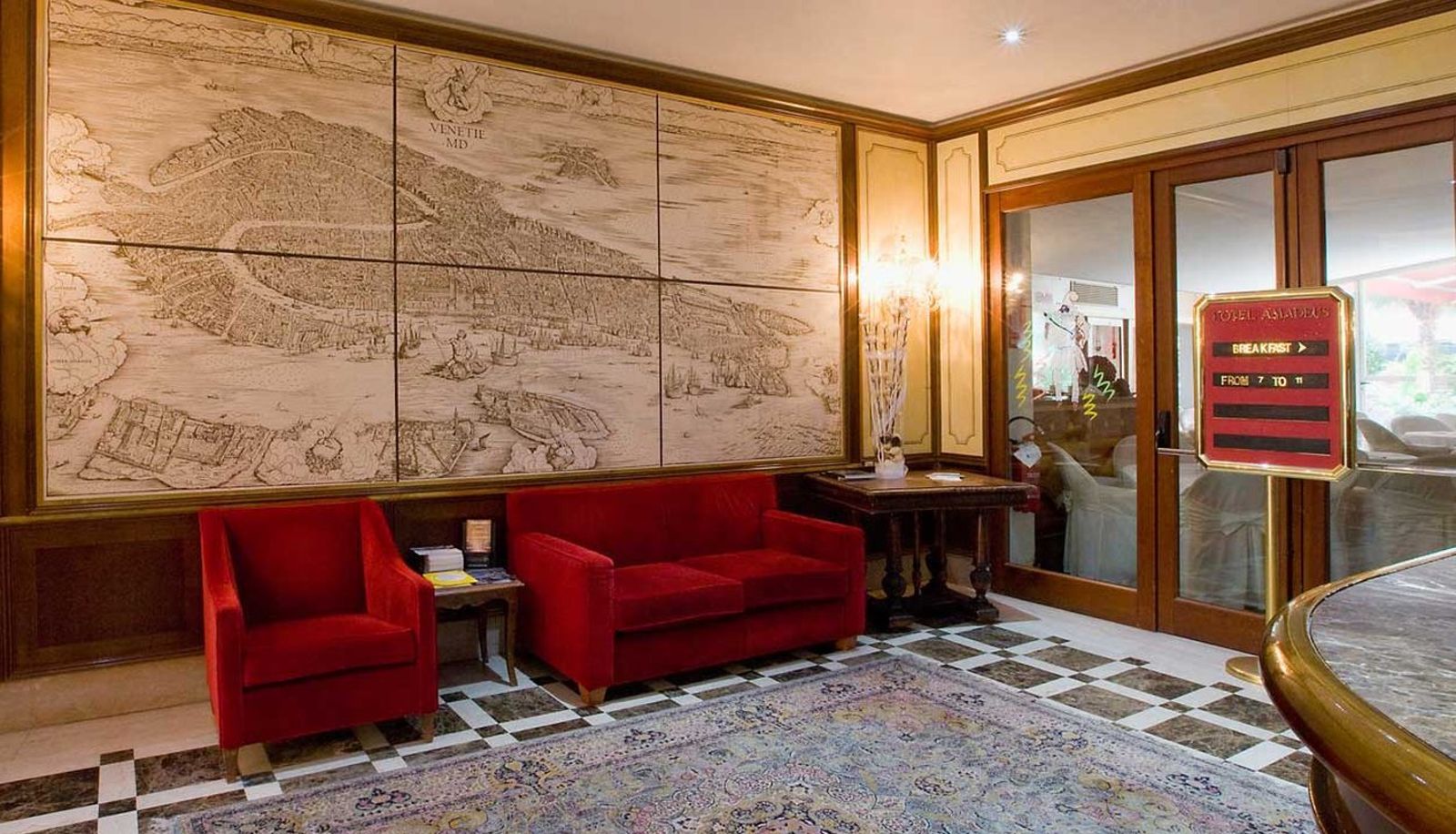 Info - HOTEL AMADEUS