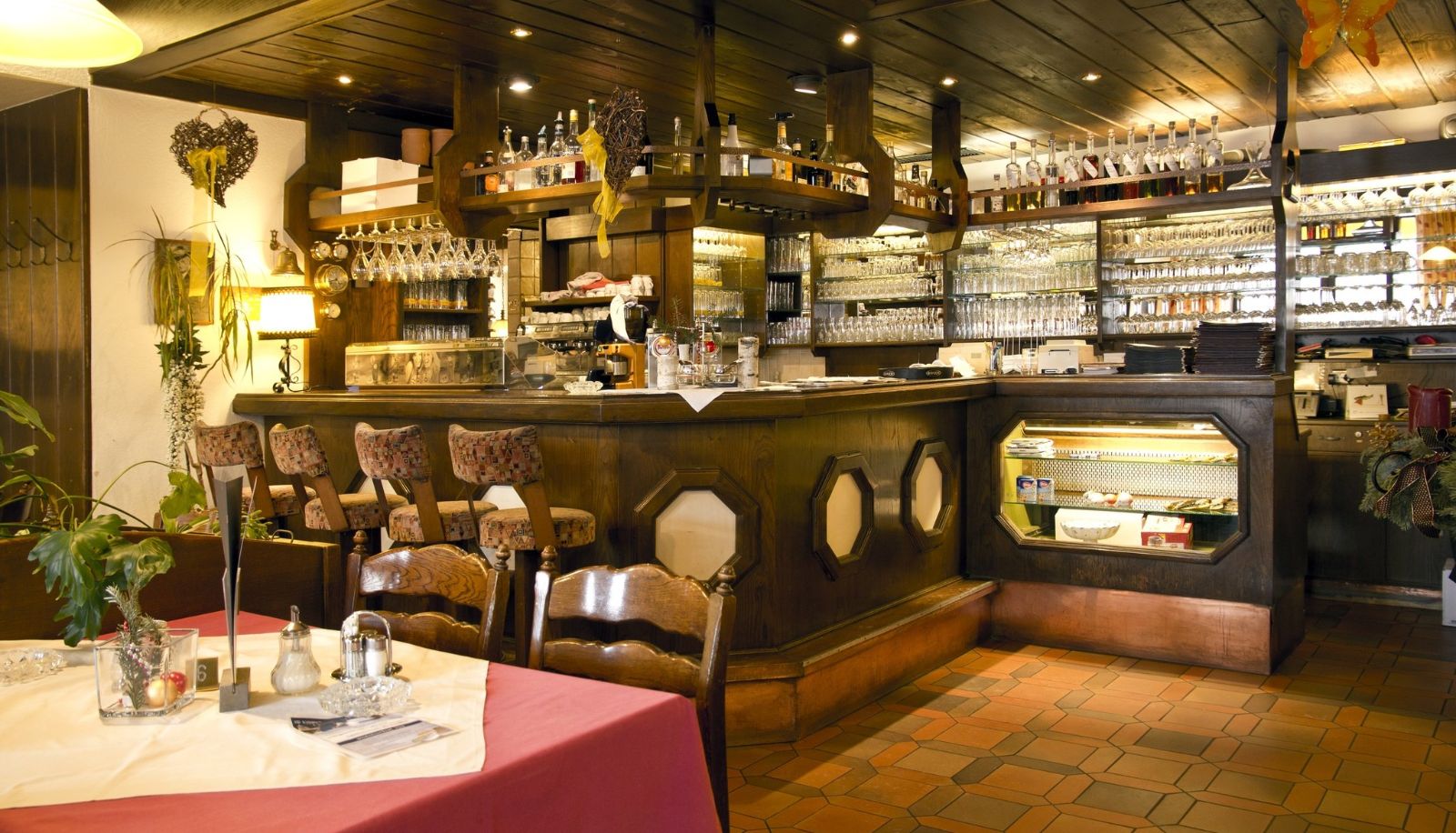 Frühstücksraum innerhalb des Restaurants - HOTEL SCHWARZER ADLER - MARIAZELL