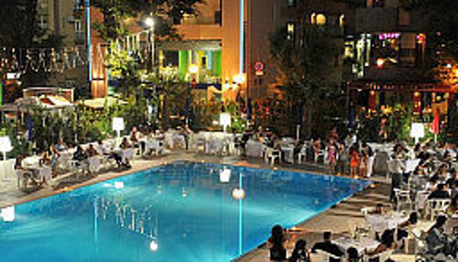 Zwembad - Hotel Caravelle