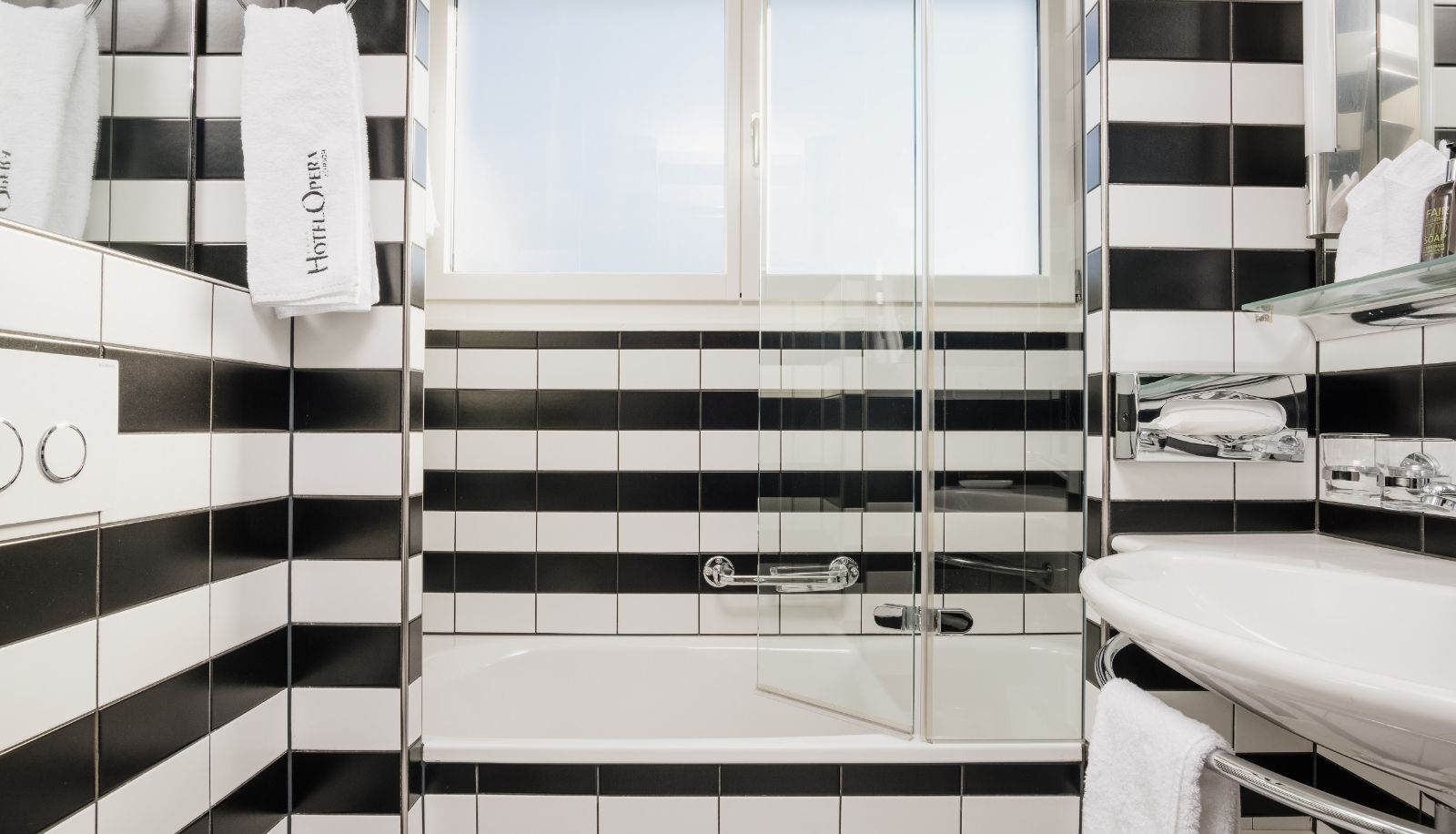 Bathroom - Opera Zürich Hotel