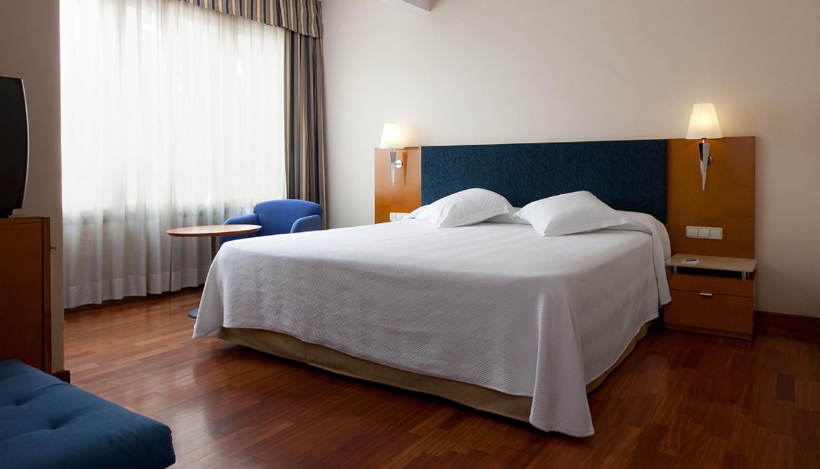 Chambre supérieure (double) - NH Castellon Mindoro