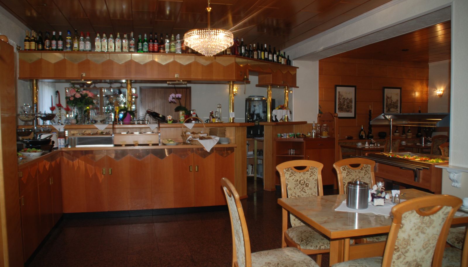Salle de petit-déjeuner dans le restaurant - Sachsenhotel