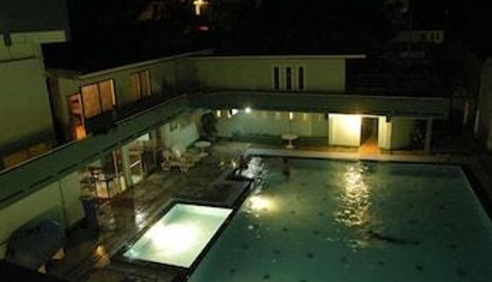 Piscina - Aubrona Hotel