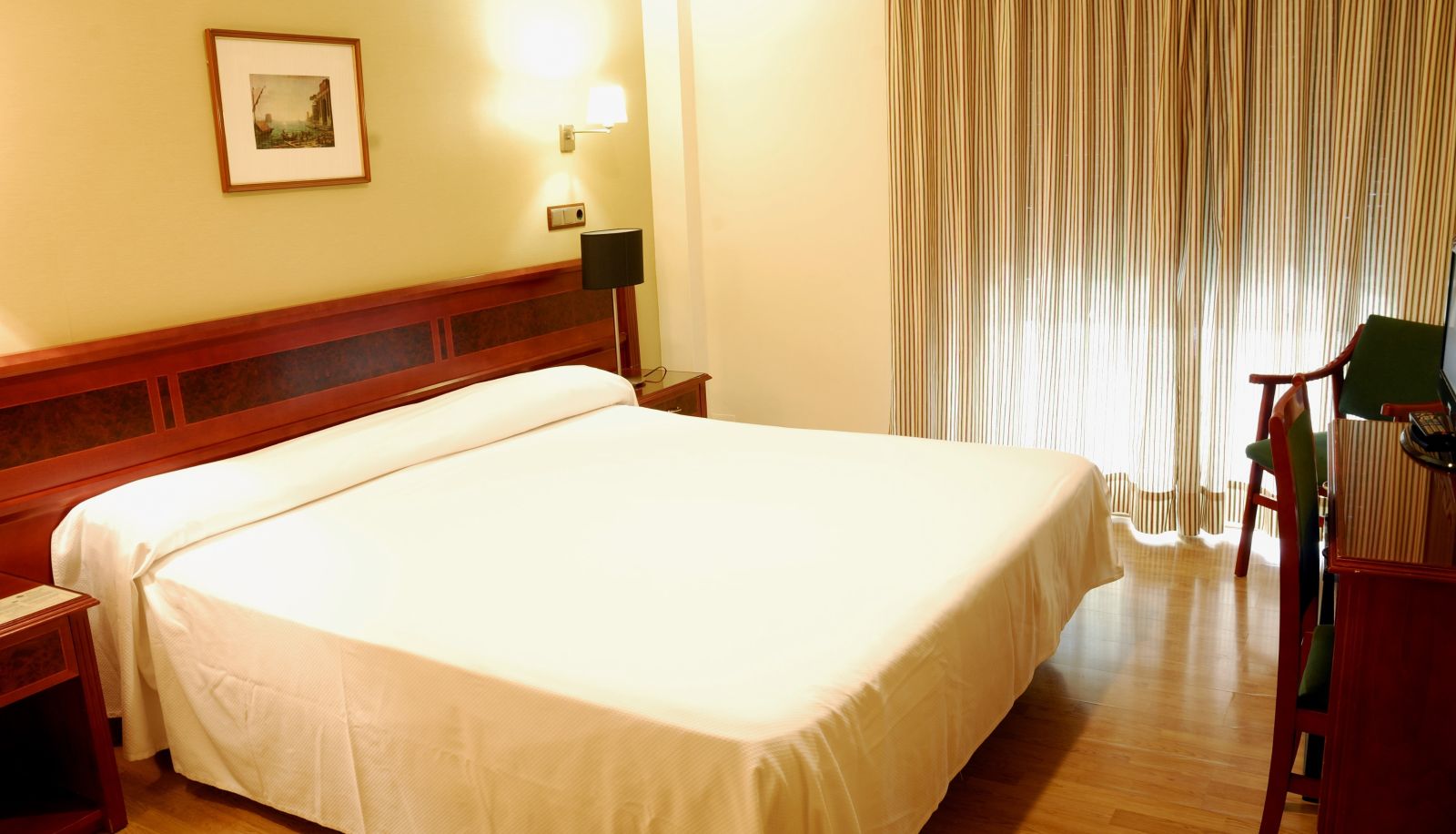 Standard room (double) - Reyes Catolicos