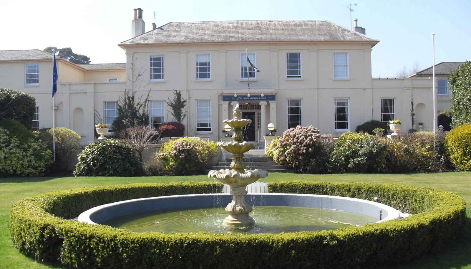 Area esterna dell'hotel - St Mellons
