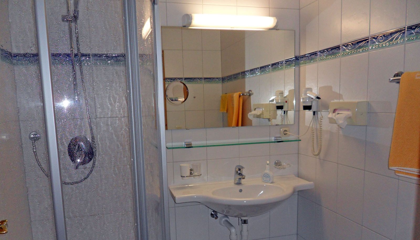 Badezimmer - Hotel Neue Post