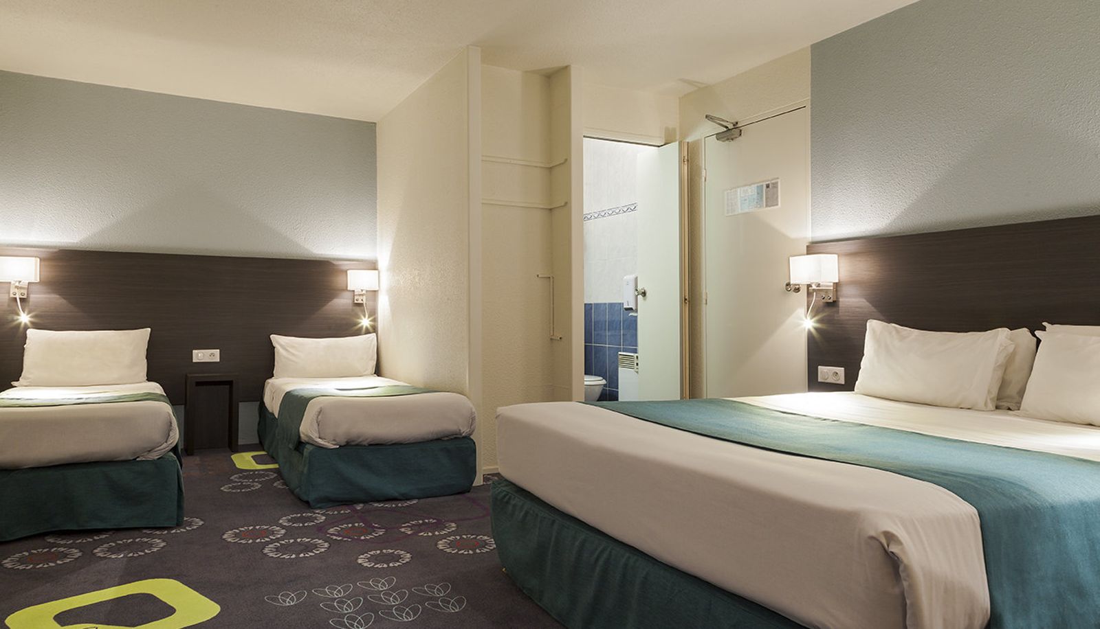 Quadruple room - KYRIAD LILLE GARE - Grand Palais