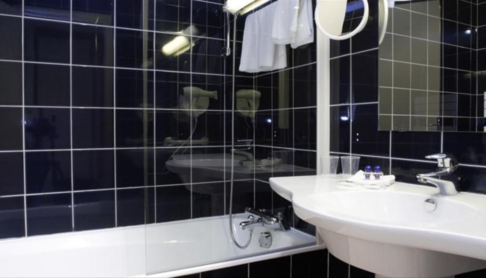 Bathroom - Kyriad - Vannes Centre Ville