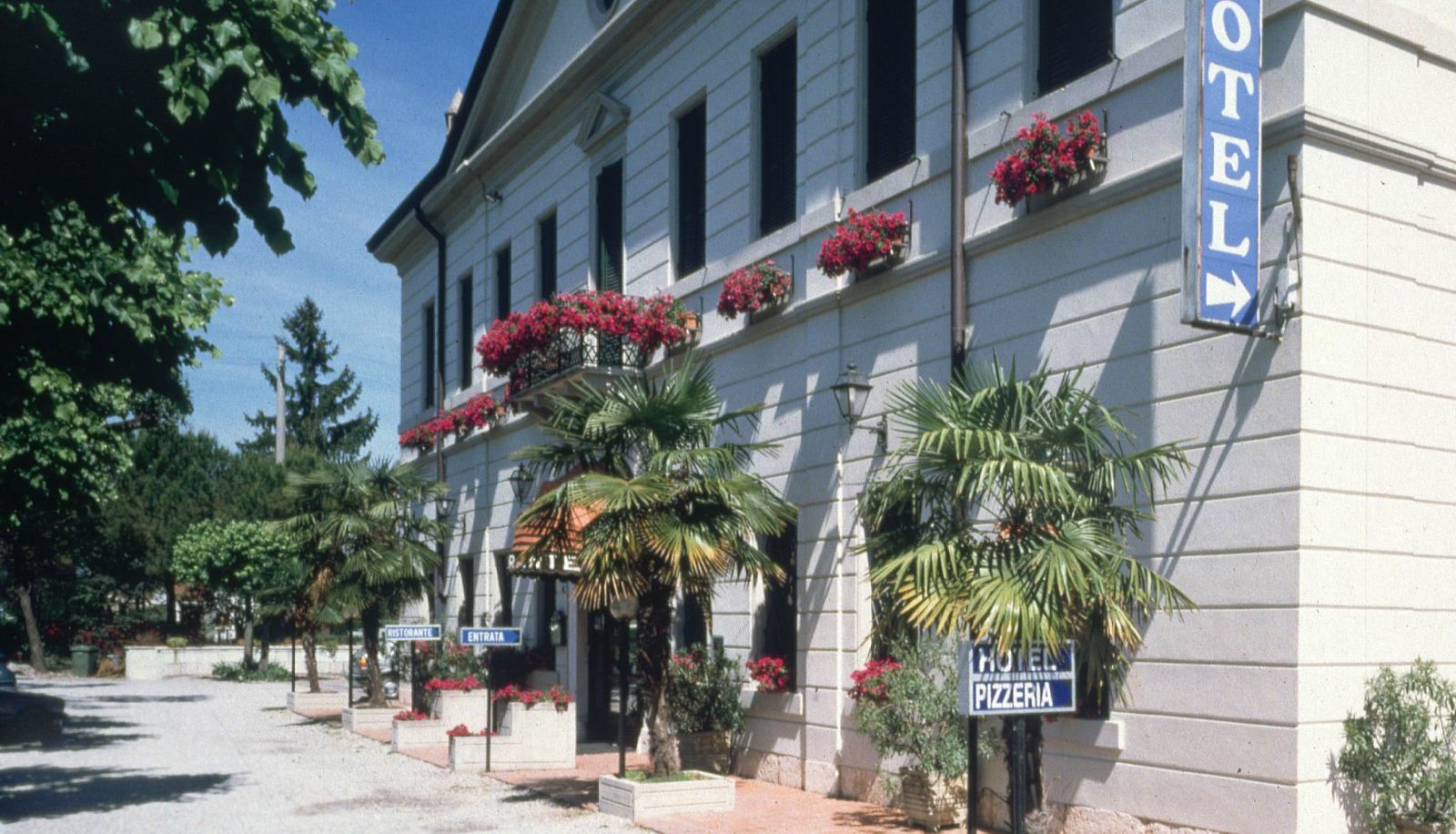 Buitenruimte van het hotel - Dogana