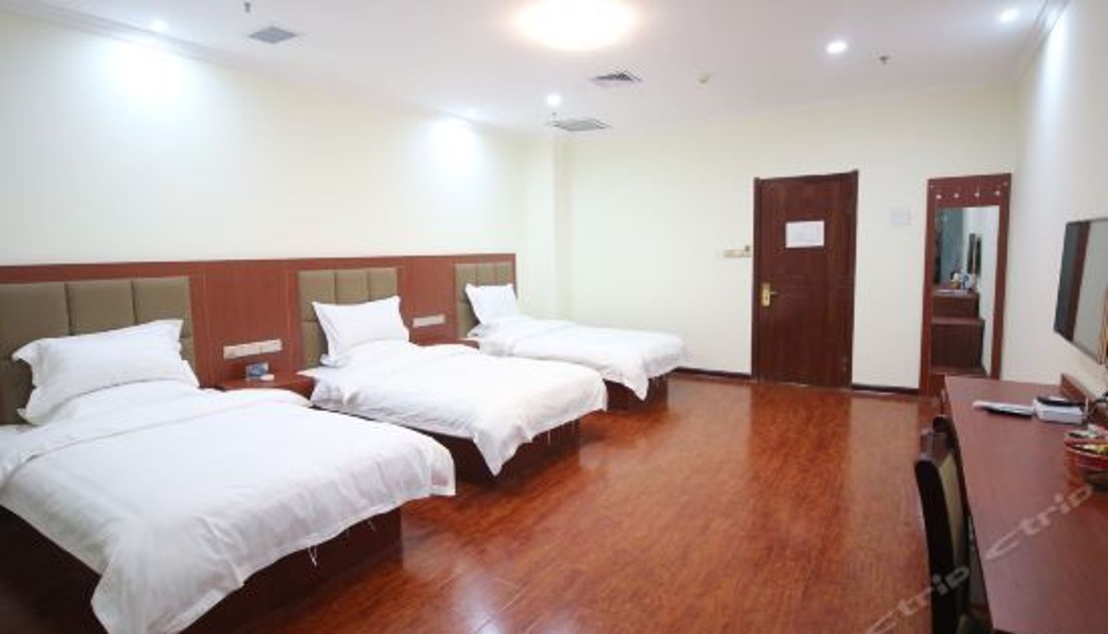 Dreibettzimmer - Xukang Holiday Hotel