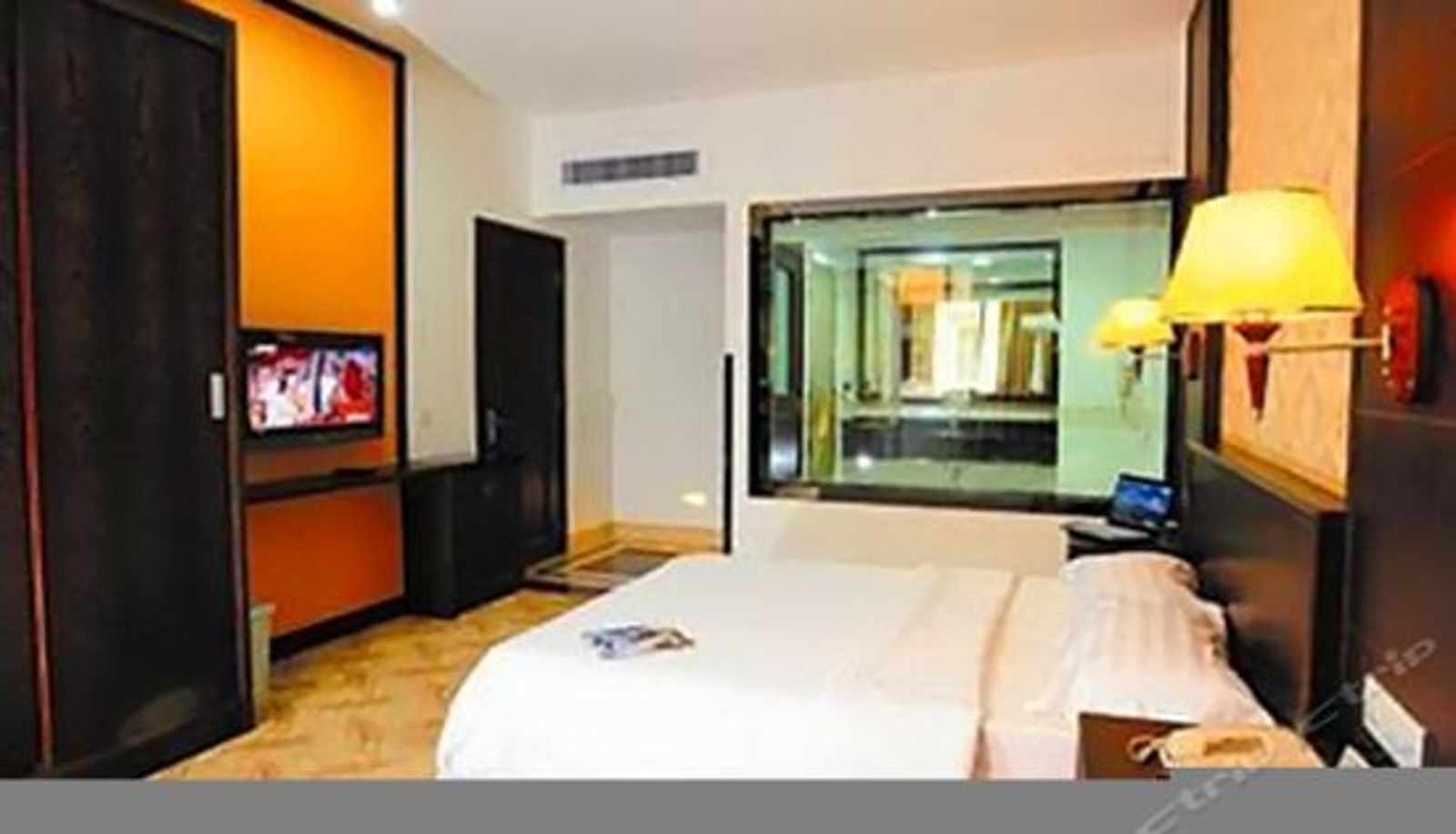 Suite - Overseas Chinese Hotel