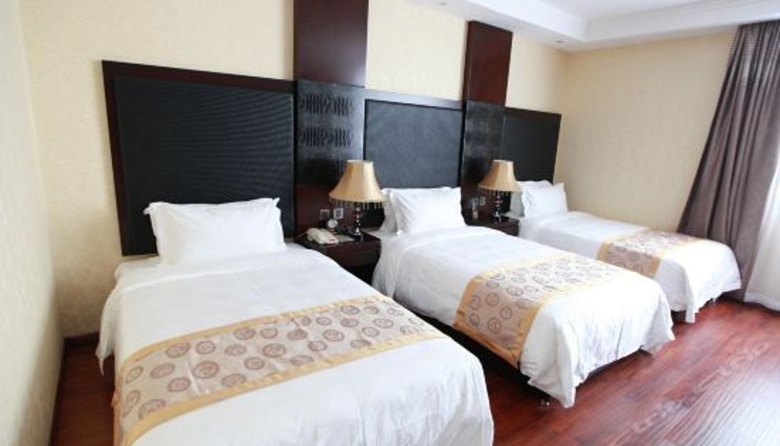 Triple room - Platinum Palace Hotel