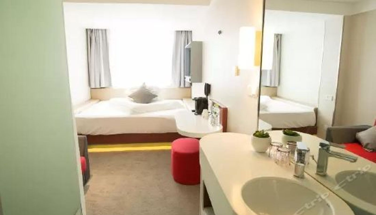 Camera business - Z Hotel (Hangzou West Lake Hubin Yintai)