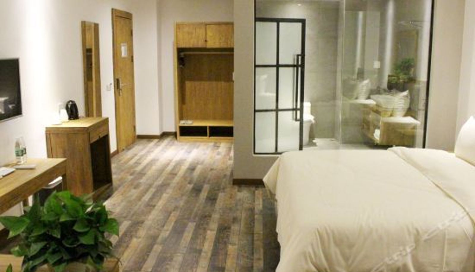 Habitación corporativa - 24H Hotel