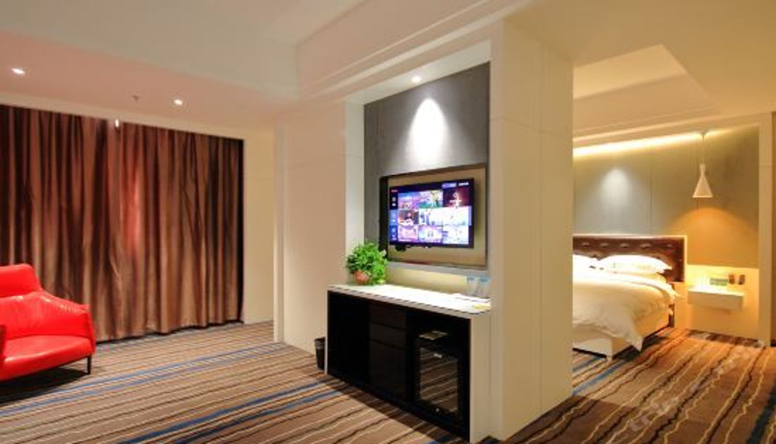 Suite - Youth Holiday Hotel (Xi'an Bell Tower Fengqing Road)