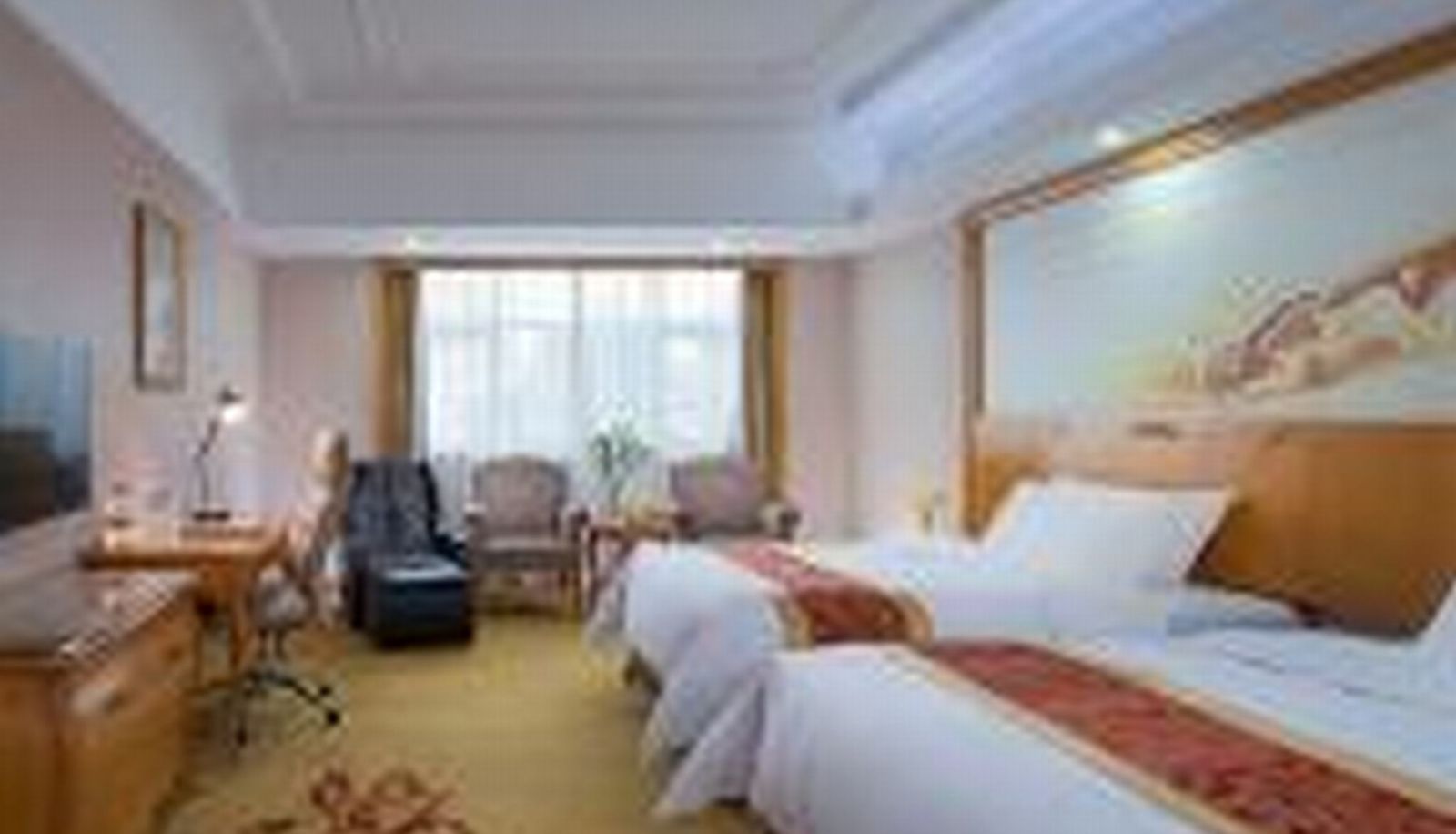 Business room - Vienna International Hotel · Shanghai Wildlife Park Pudong Airport Shanghai Wild Animal Park
