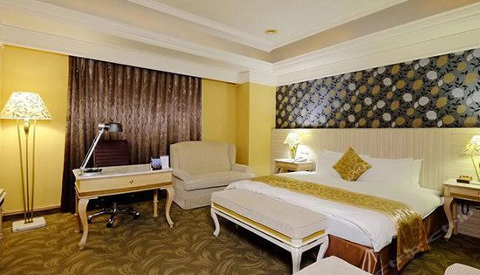 Chambre Business - Lichia Royal Garden Hotel