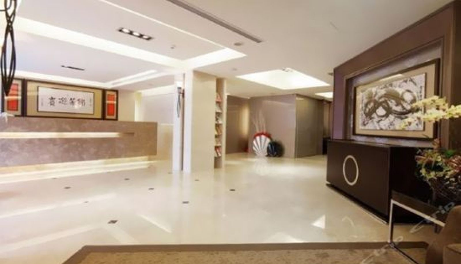 Réception - The Metro Hotel