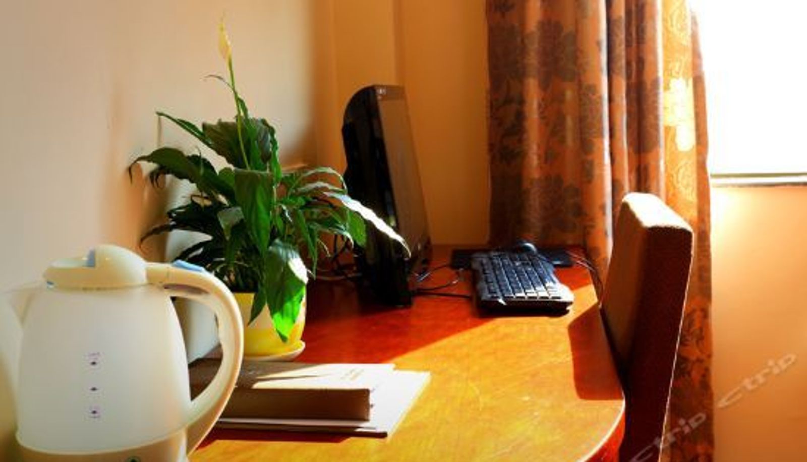 Business room - GreenTree Inn JiangXi JiuJiang Railway Station Front HongXiang Business Hotel