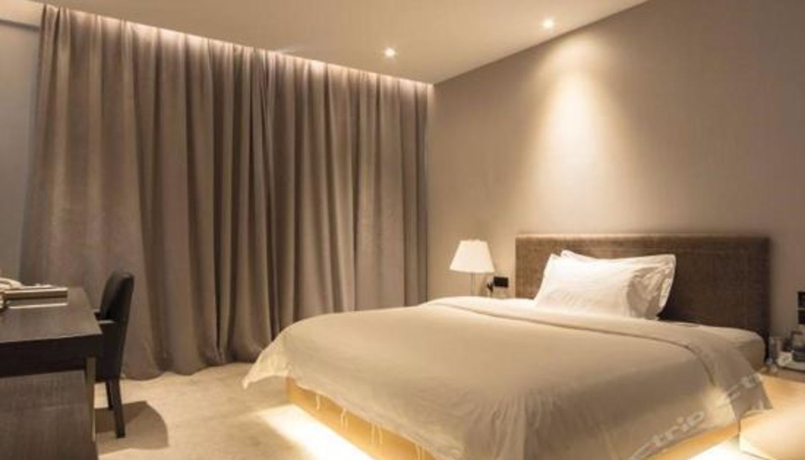 Business room - Railway Station) New Beacon Dinglixing International Hotel (Wuhan Optics Valley