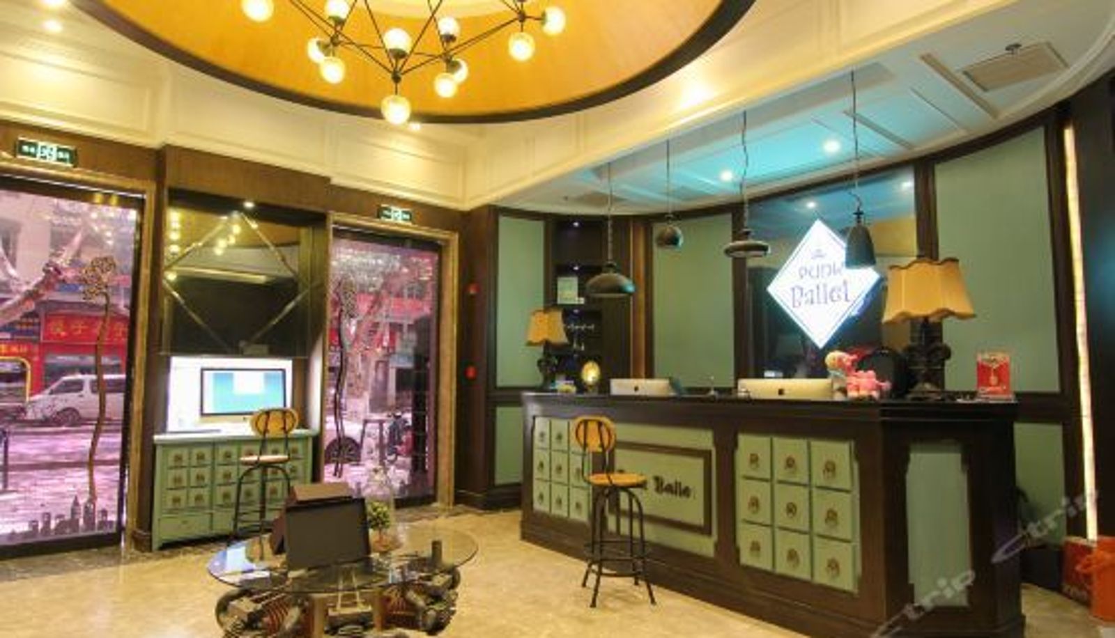 Rezeption - Punk Ballet Theme Hotel (Yangzhou Slender West Lake Wenchangge)