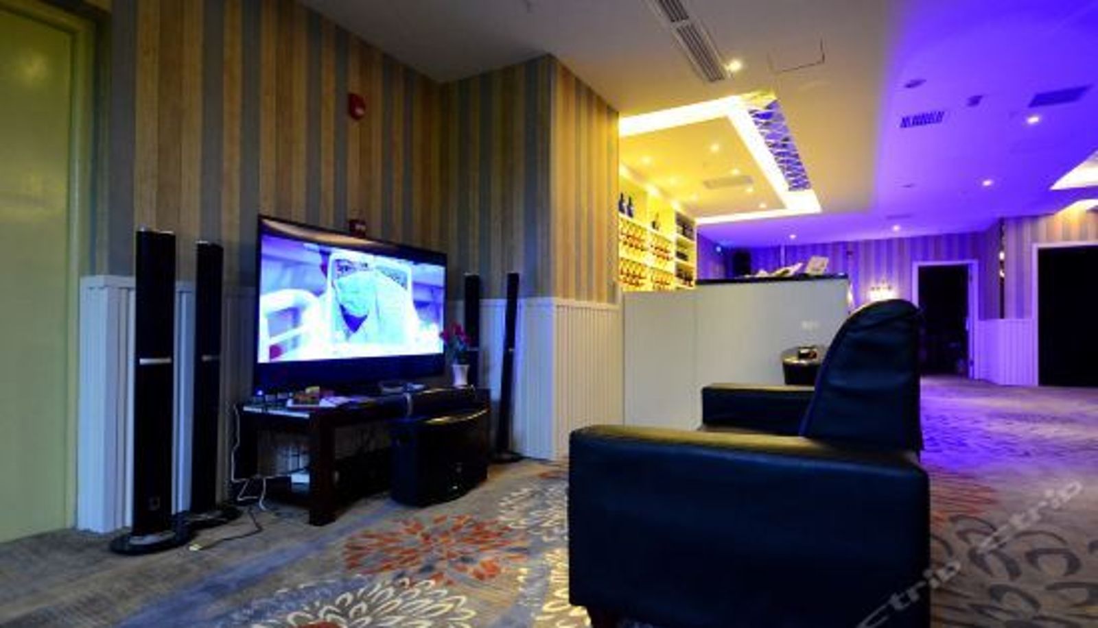 Recepción - Jiuweihu Theme Hotel (Wuhan Huquan Metro Station Central China Normal University)