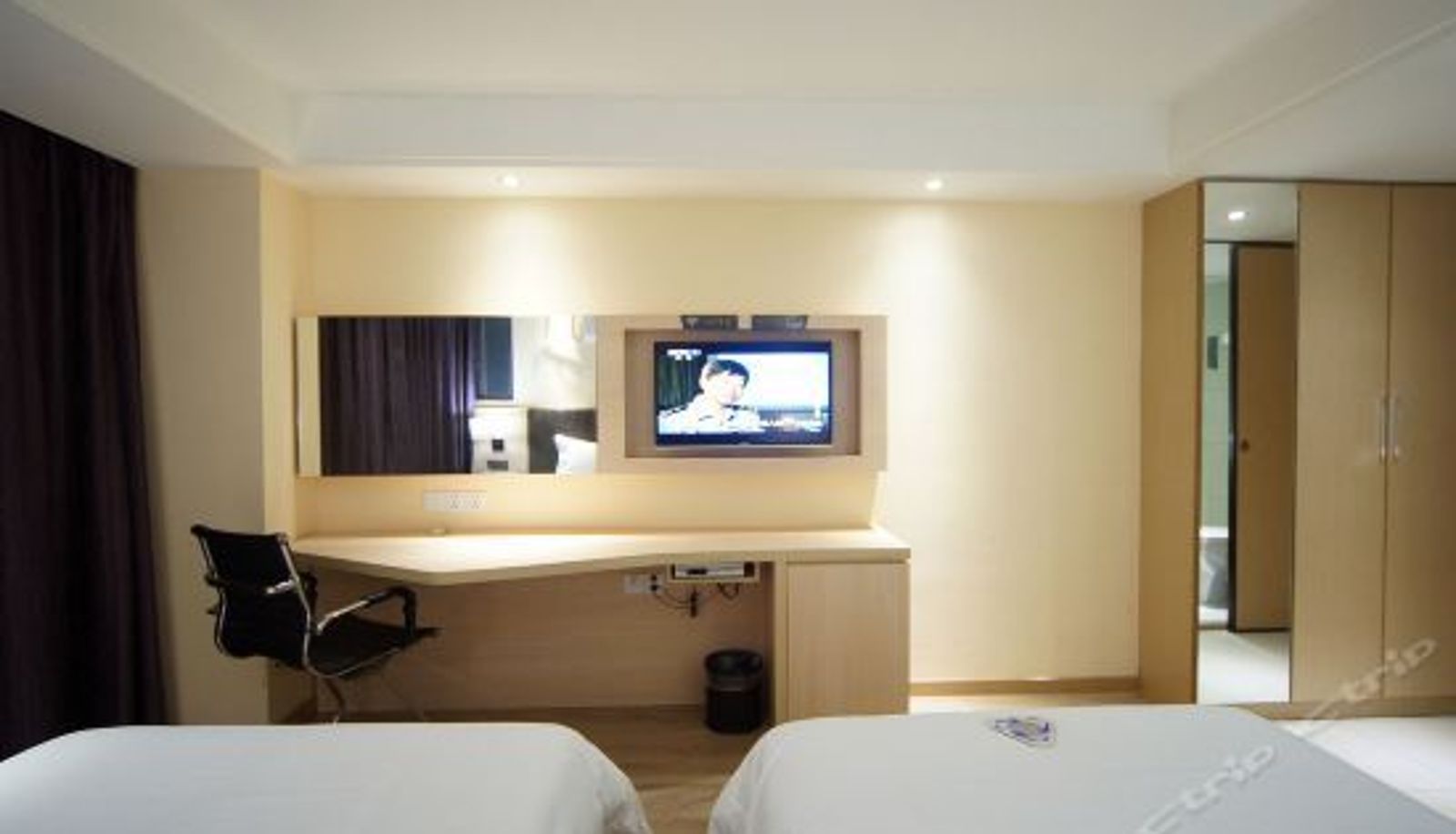 Pokój typu business - YESTE HOTEL