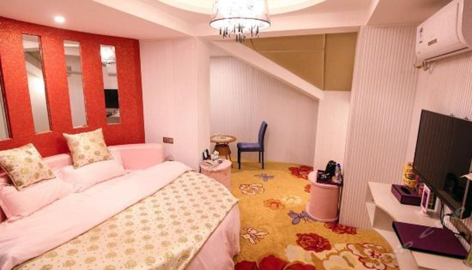 Camera business - Furongju Theme Hotel