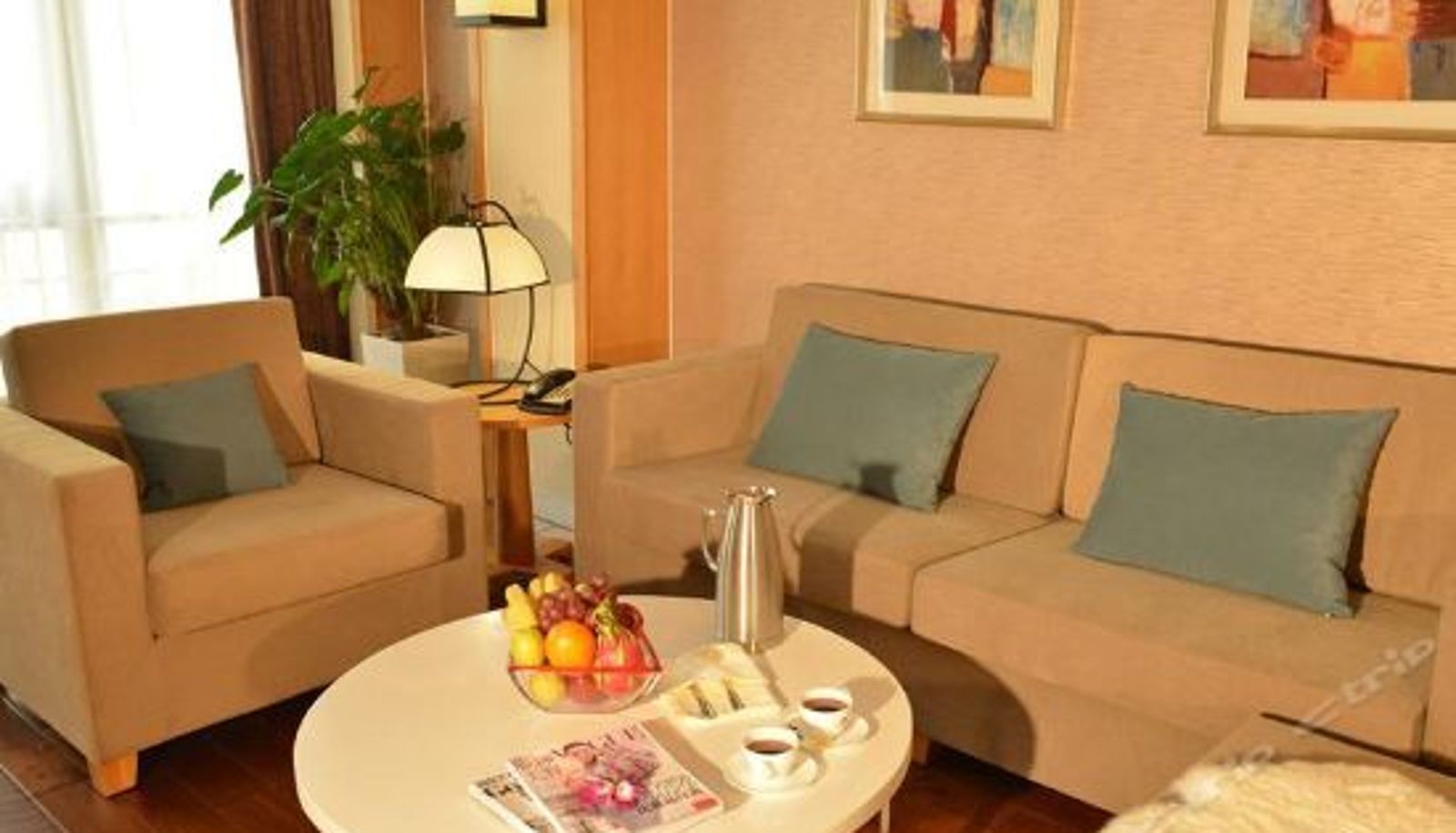 Camera business - Eaself Hotel
