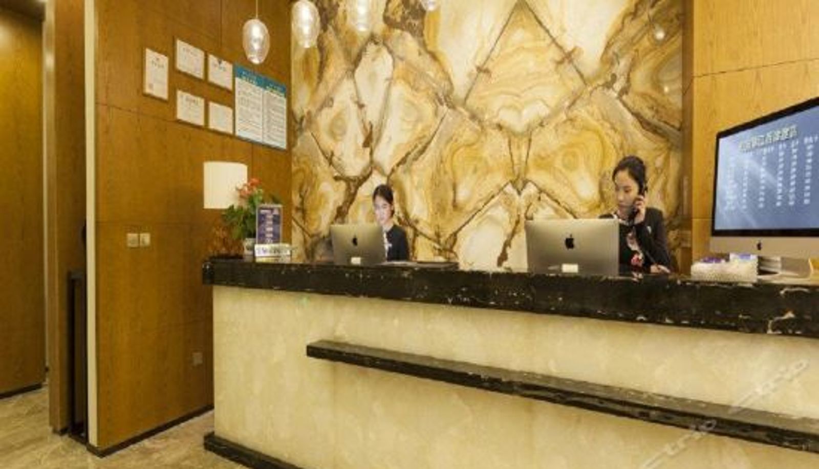 Rezeption - P&E Hotels (Zhenjiang Xijindu)