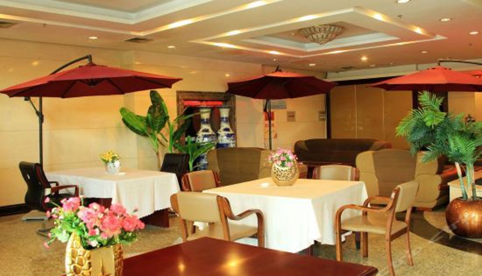 Rezeption - Shengtai Holiday Hotel Nanyang