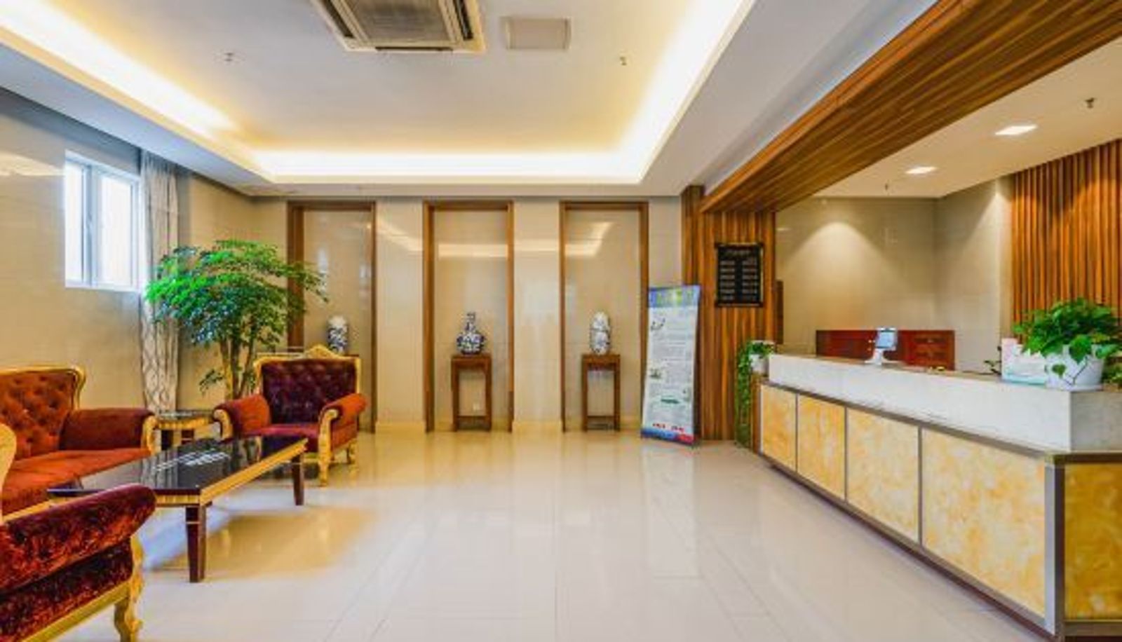 Rezeption - Huzhou Crown Business Hotel