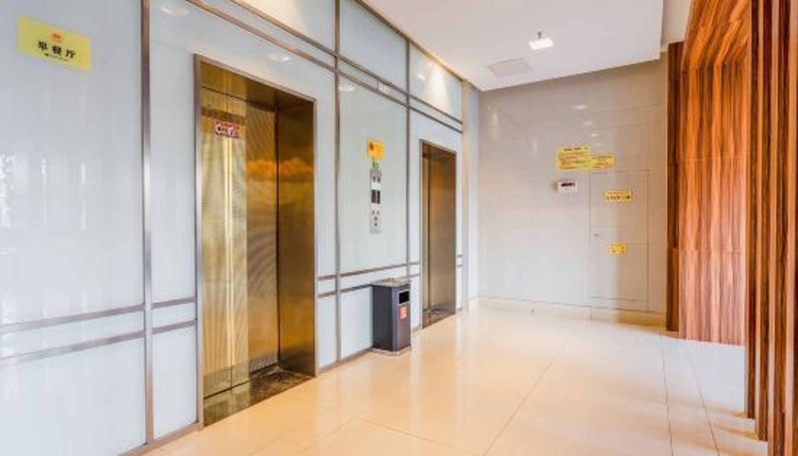 Rezeption - Huzhou Crown Business Hotel