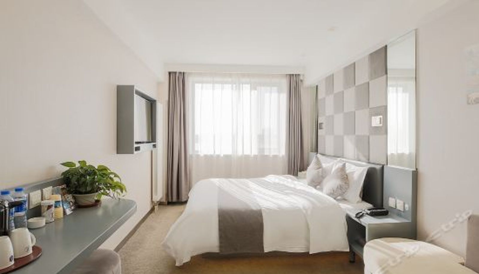 Business-kamer - Zsmart Hotel (Tianjin Binhai Finacial Free Trade Zone Yujiabao High-speed Railway Station)