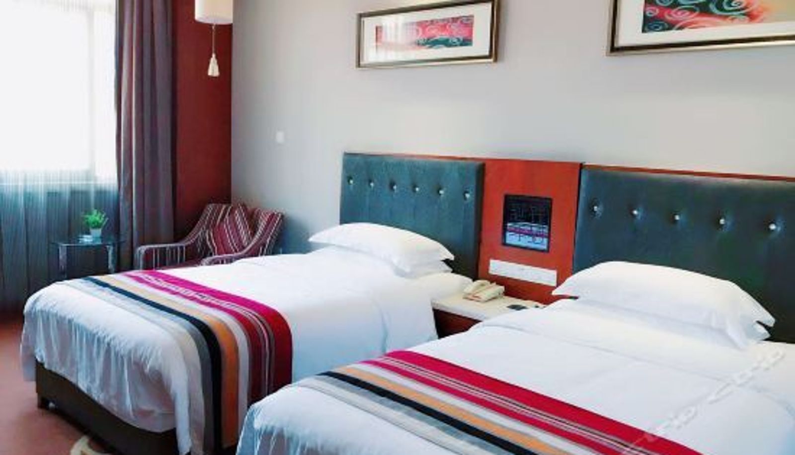 Business room - Yannian Tietong Hotel (Hehua Road Metro Station)