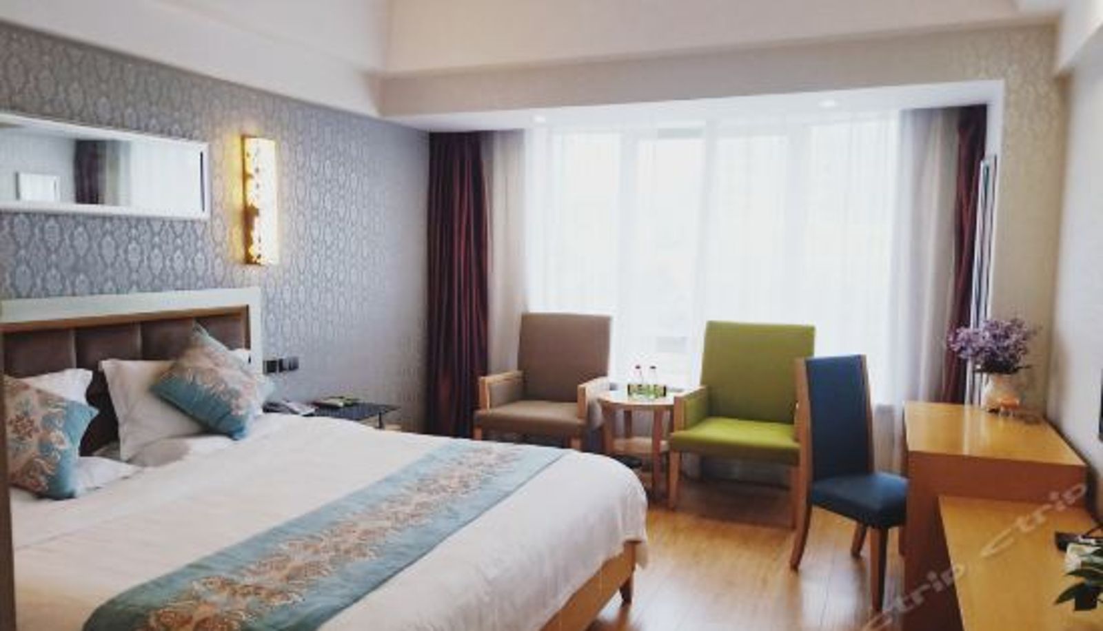 Camera business - Twelve Oaks Hotel
