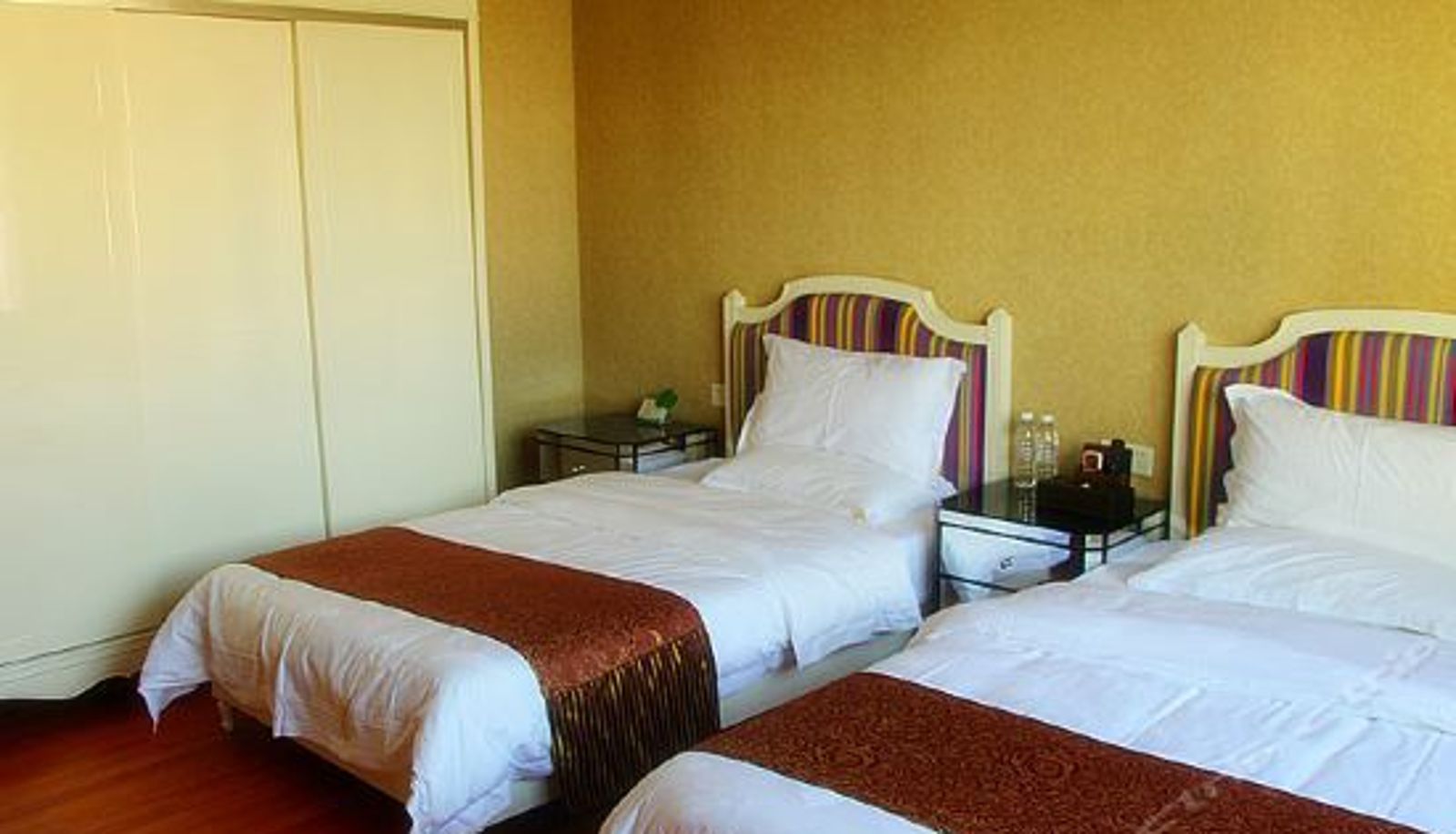 Triple room - Xiangfeng Carnival Hotel
